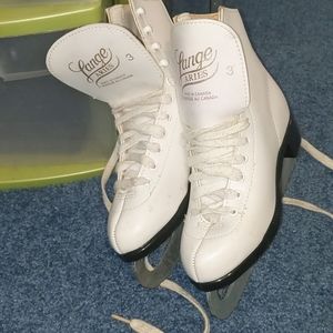 Figure skates